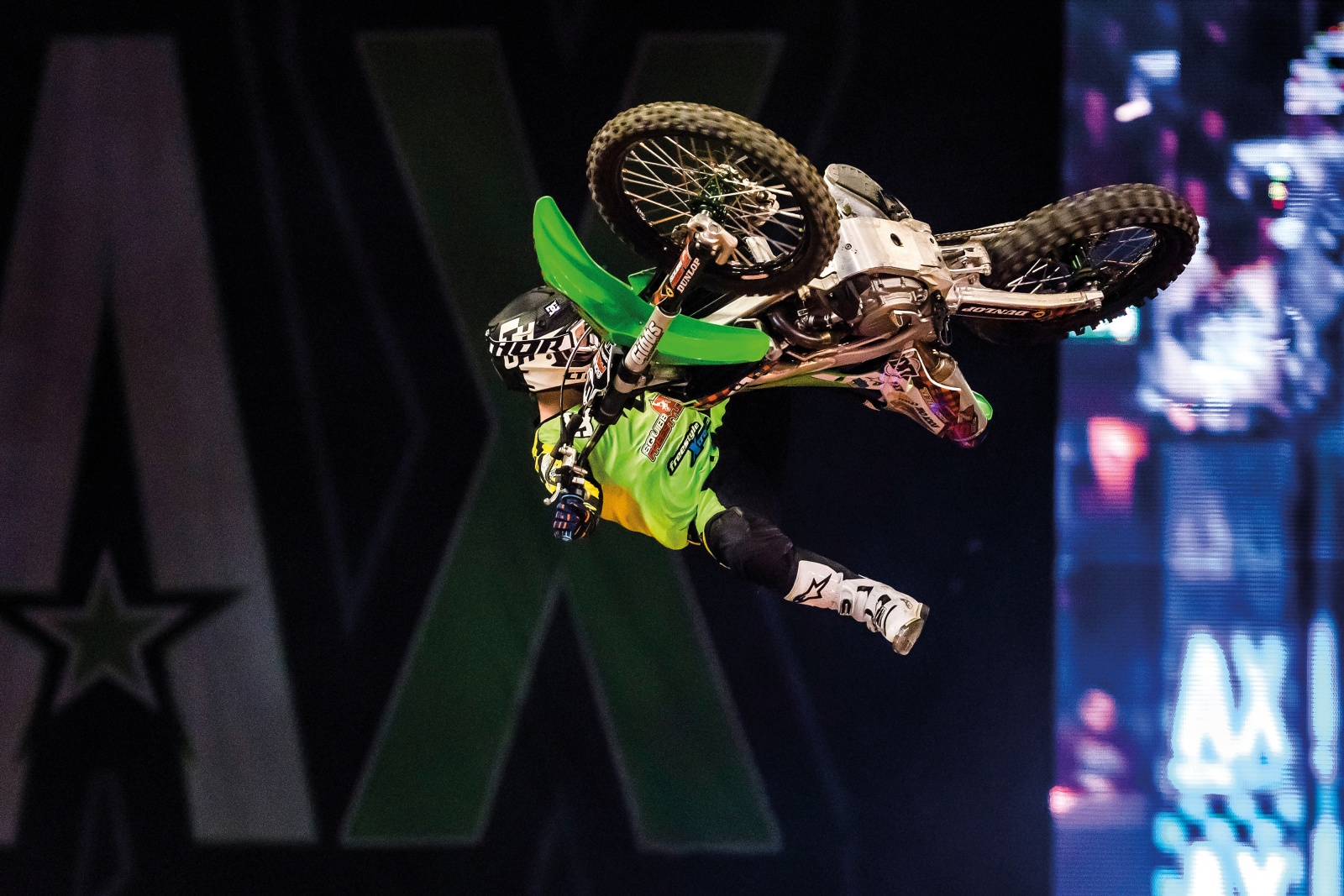 FREESTYLE MOTOCROSS LANDS AT ARENACROSS