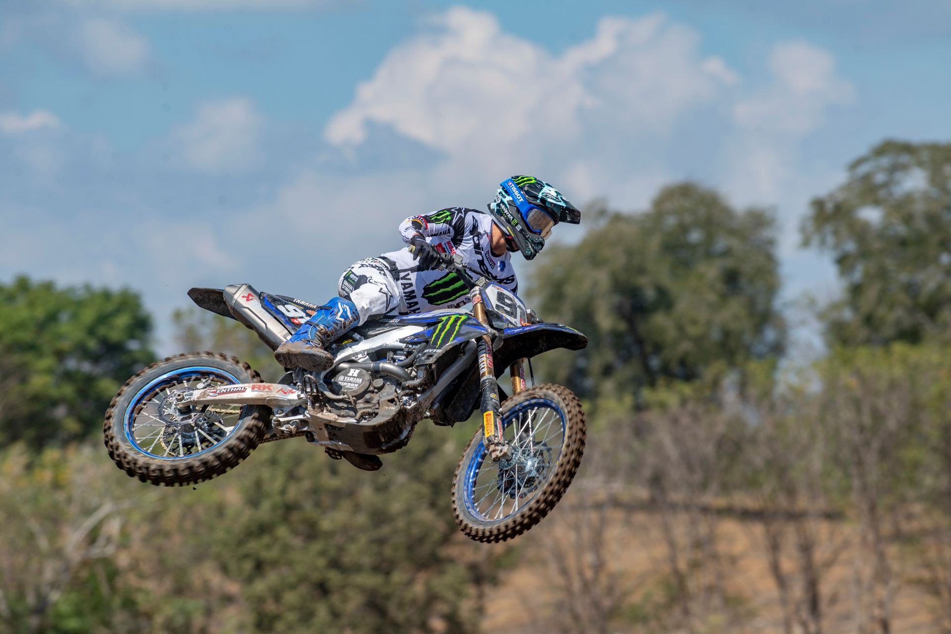 Seewer & Coldenhoff Shine in Sumbawa Qualifier as Benistant Inches Closer to MX2 Championship Lead