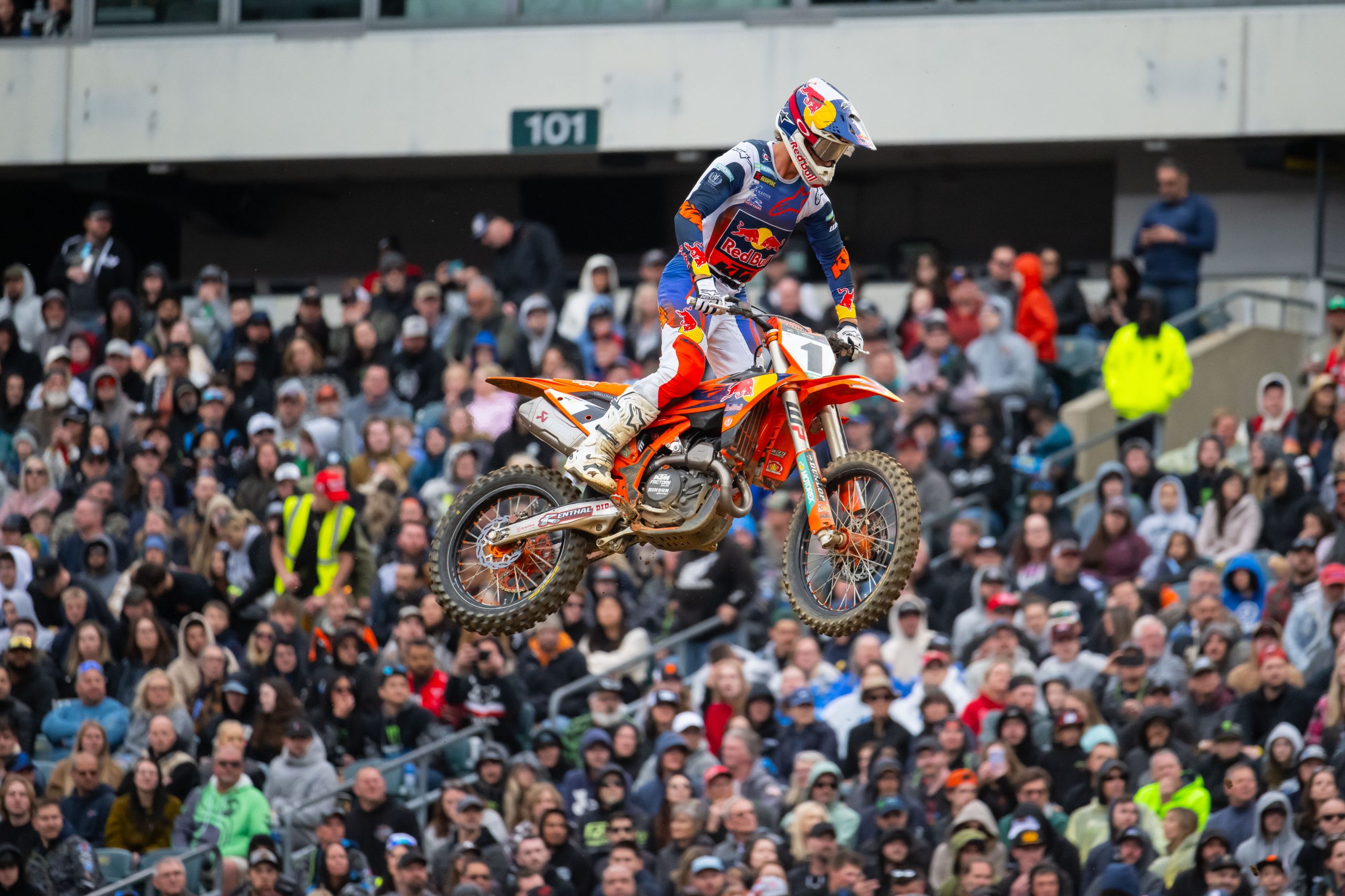 Chase Sexton and Tom Vialle charge to second in Philadelphia Supercross