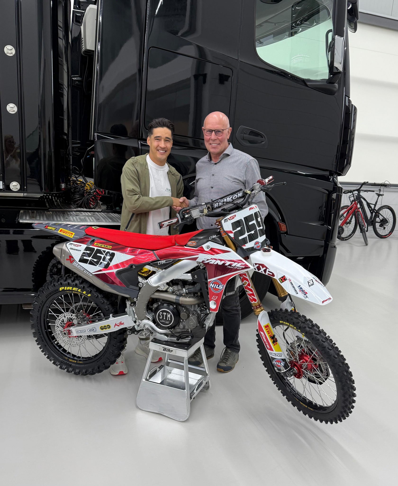 Louis Vosters says goodbye to Glenn Coldenhoff after 5 years