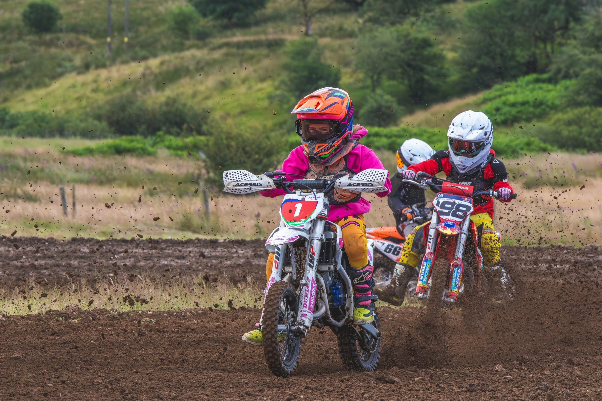 Monster Valley Delivers as Amped EMX Sparks Round 3 Serves Up Bar-to-Bar Action